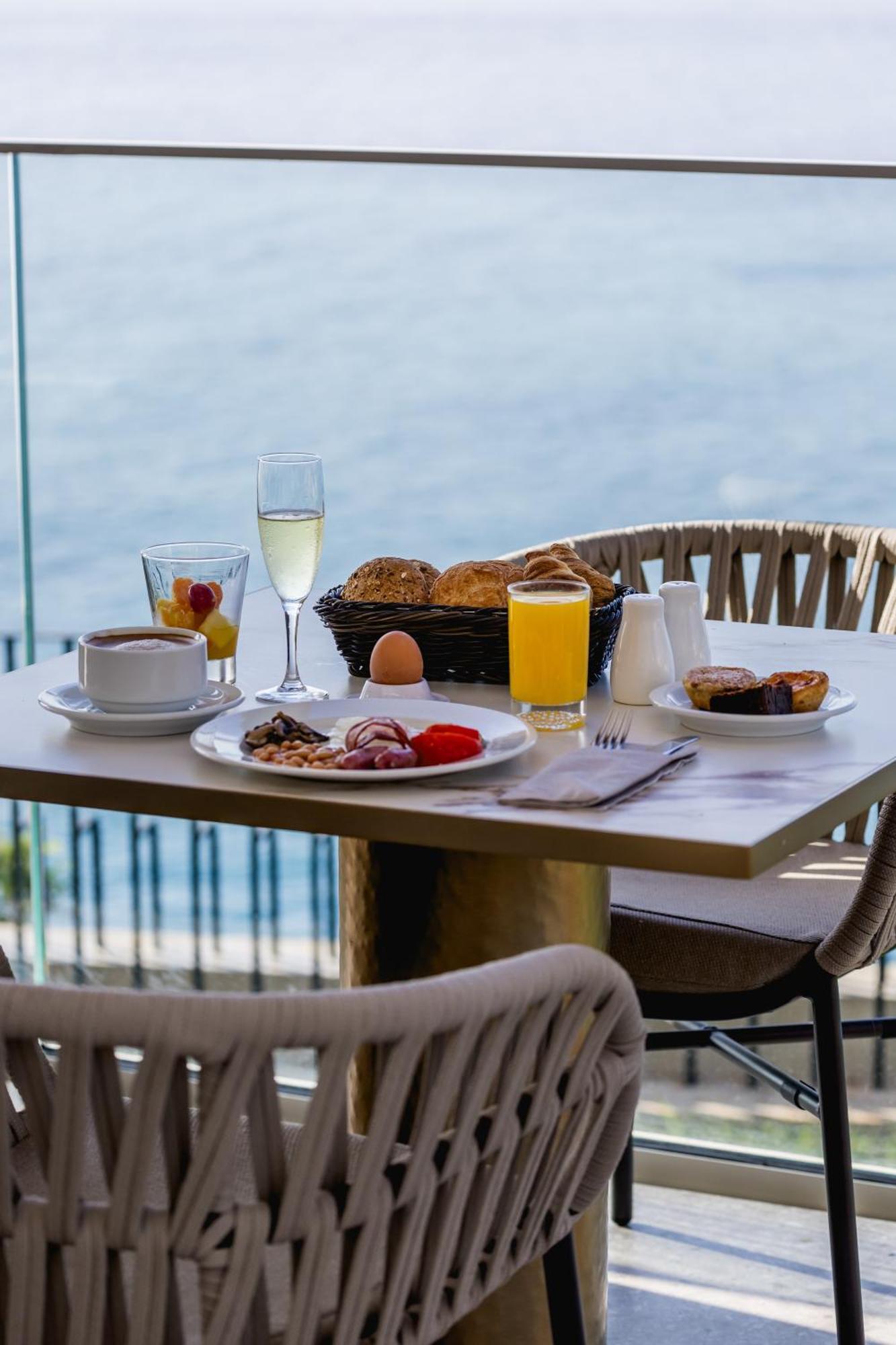 Duas Torres Hotel Funchal  Exterior photo